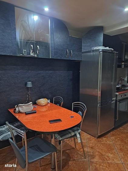 Apartament cu 3 camere în Decebal