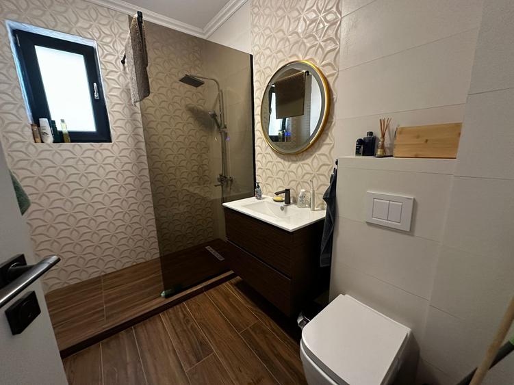 Casă individuală cu 5 camere cu Canalizare în Dobroești