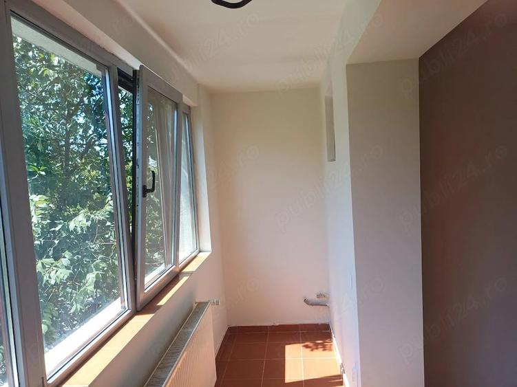 Apartament cu 3 camere semidecomandat în Titan