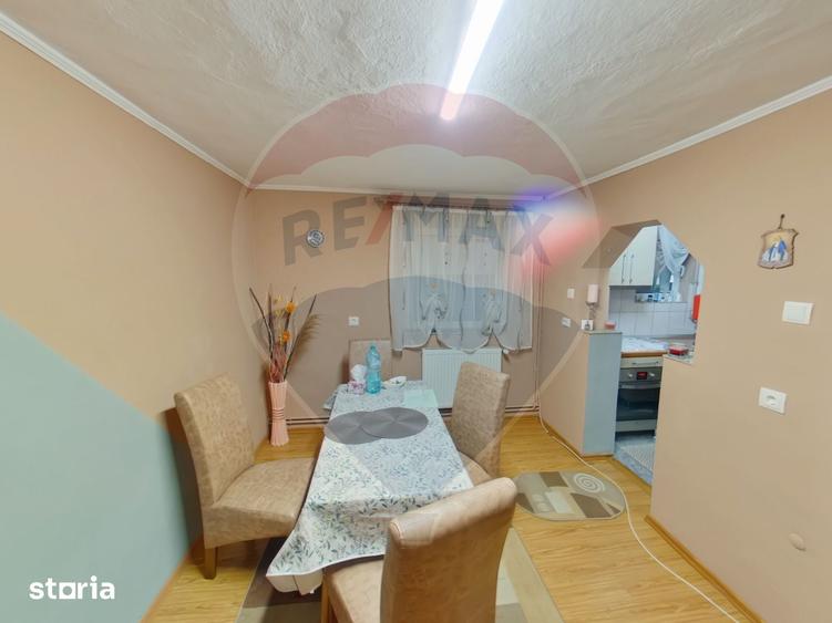 Casă cu 4 camere cu Teren 900 Mp în Central
