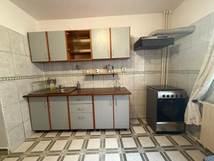 Apartament cu 3 camere decomandat, mobilat în Octavian Goga