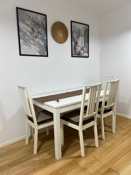 Apartament cu 3 camere decomandat în Liliacului