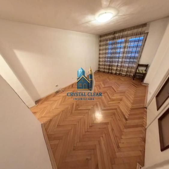 Apartament cu 3 camere semidecomandat în Tudor Vladimirescu