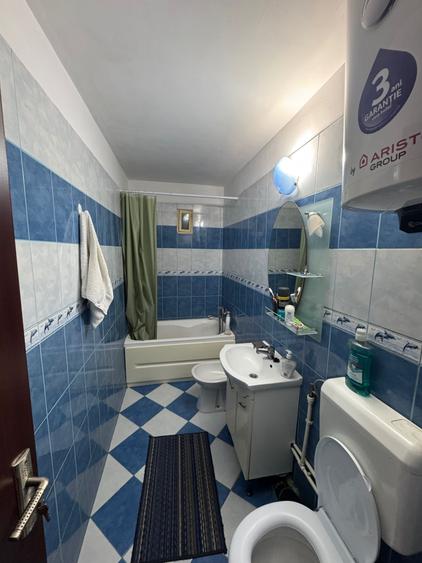 Apartament cu 2 camere decomandat în Vulturu
