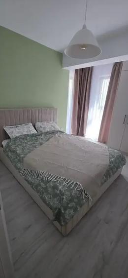 Apartament cu 2 camere semidecomandat, mobilat în Central
