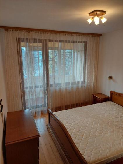 Apartament cu 3 camere nedecomandat în Brâncoveanu