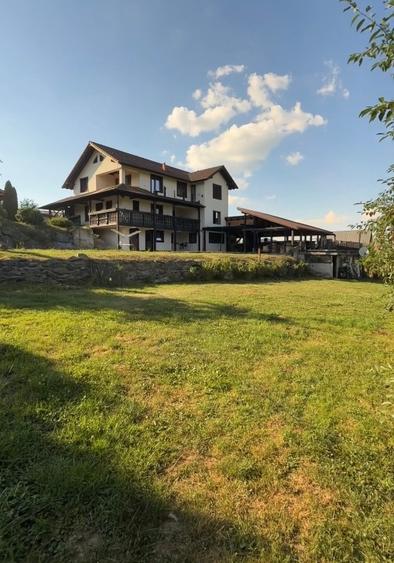 Casă individuală cu 5 camere cu Canalizare în Sadu