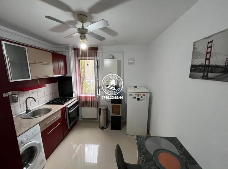 Apartament cu 2 camere decomandat în Podul de Piatră