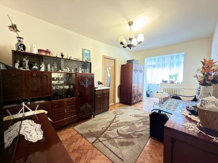 Apartament cu 2 camere nedecomandat, mobilat în Dacia