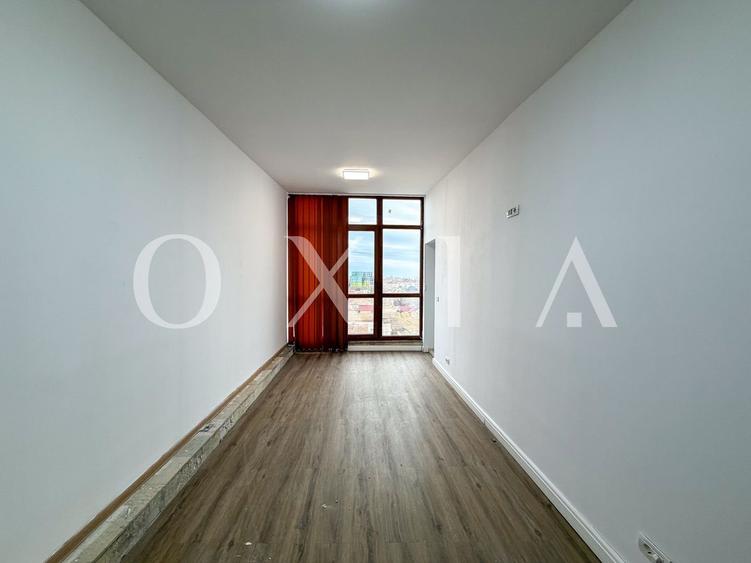 Penthouse cu 5 camere decomandat în Complex Studențesc