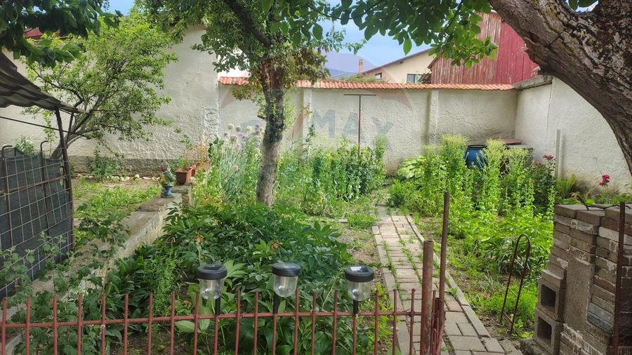 Casă individuală cu 3 camere cu Teren 305 Mp în Central