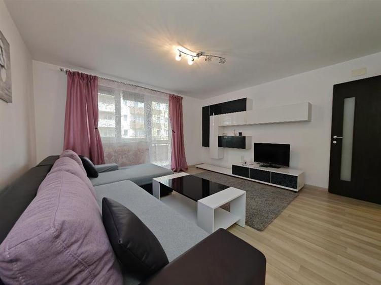 Apartament cu 2 camere decomandat, mobilat în Tractorul