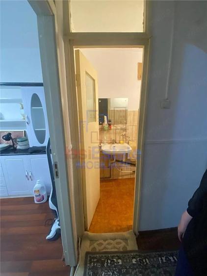Apartament cu 4 camere decomandat în Filiași
