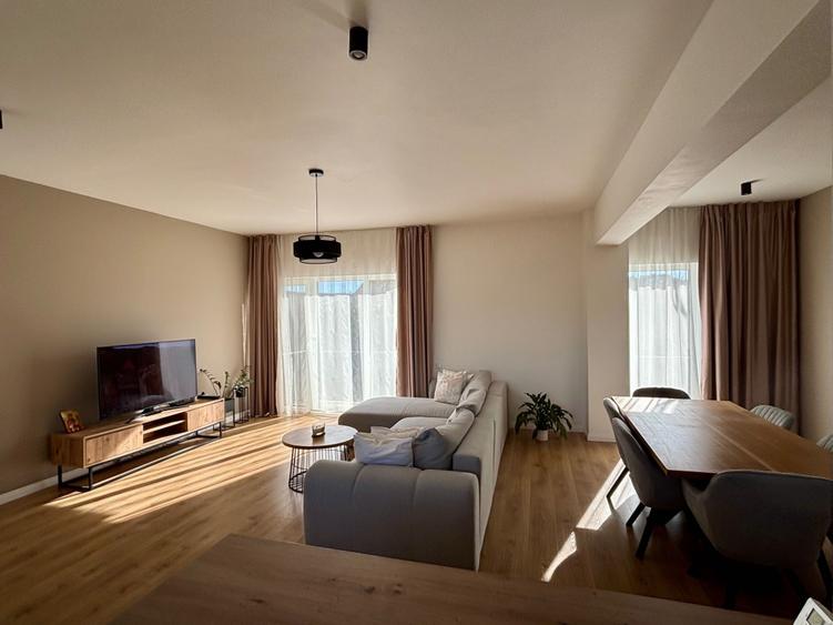 Apartament cu 3 camere semidecomandat în Nord