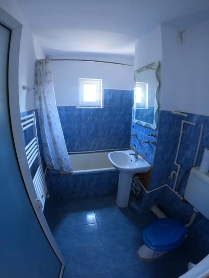 Apartament cu 3 camere semidecomandat în Tineretului
