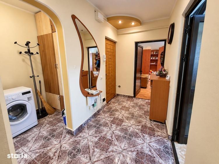 Apartament cu 3 camere în Mazepa 2