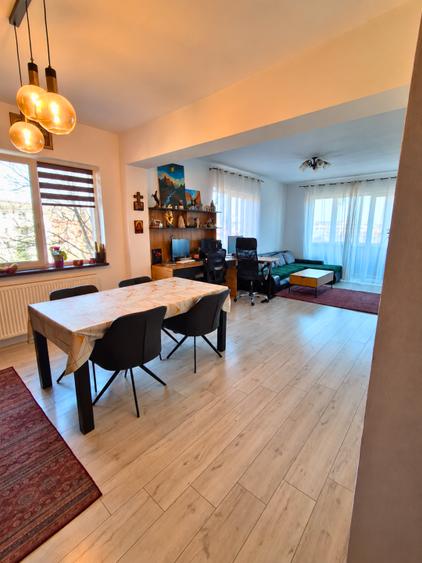 Apartament cu 3 camere semidecomandat în Florești