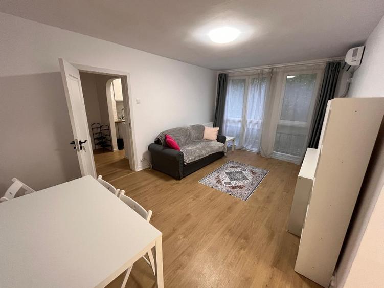 Apartament cu 3 camere semidecomandat în Titan