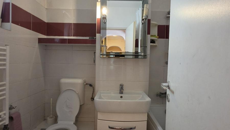 Apartament cu 3 camere decomandat, mobilat în Centrul Civic