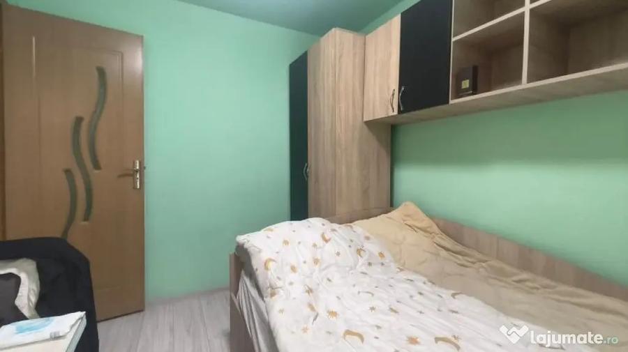 Apartament cu 3 camere semidecomandat în Central