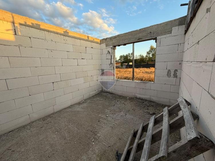 Casă individuală cu 5 camere cu Teren 1141 Mp în Cătălina