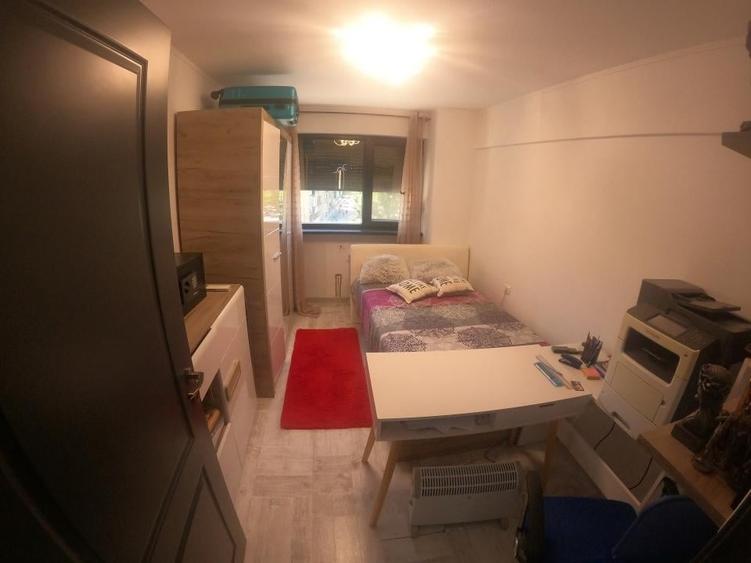 Apartament cu 4 camere decomandat în Central