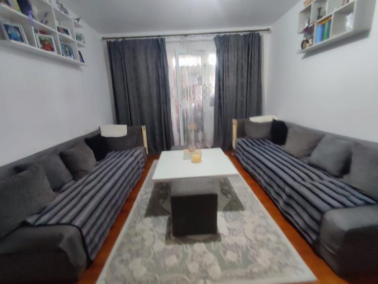 Apartament cu 3 camere semidecomandat în Central