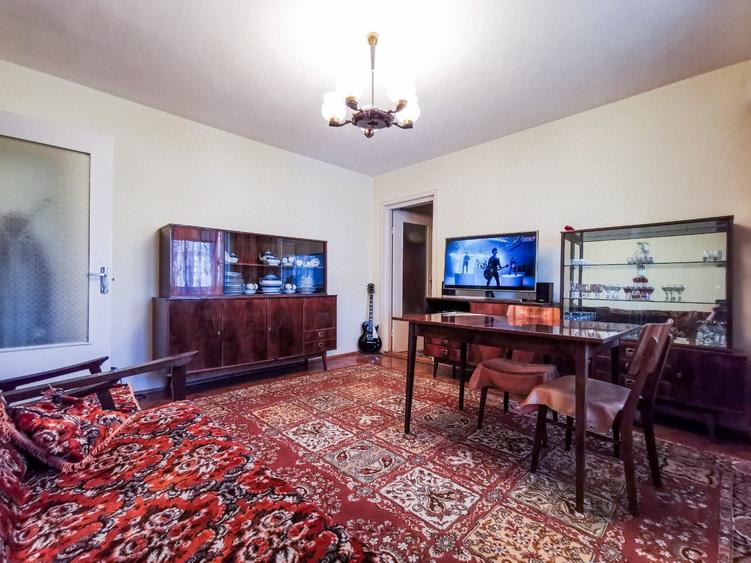 Apartament cu 4 camere semidecomandat în Gojdu