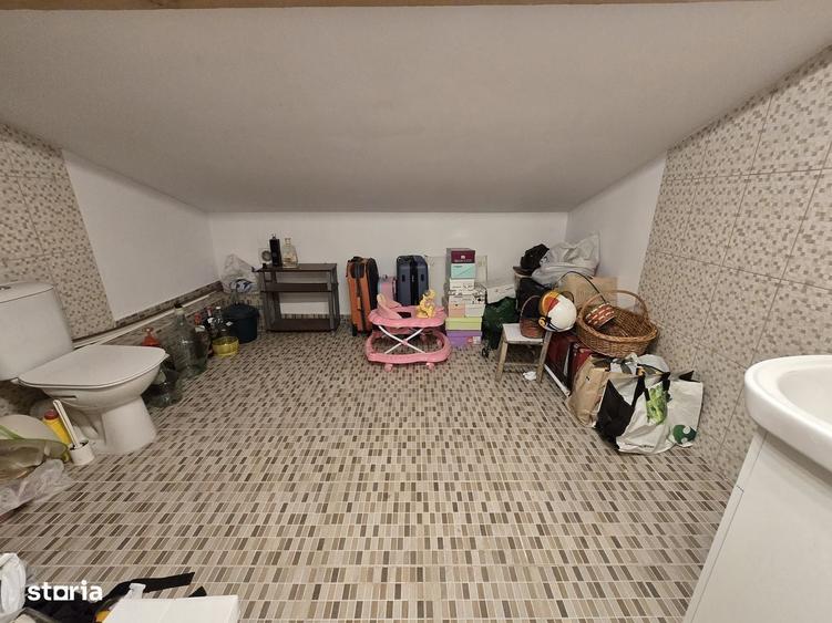 Casă cu 4 camere în Sintești