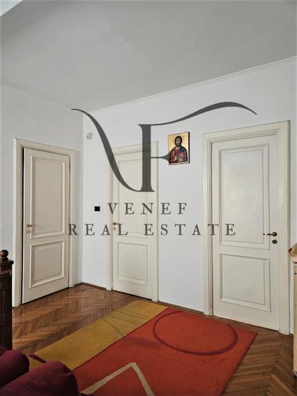 Casă individuală cu 10 camere cu Teren 234 Mp în Barbu Văcărescu
