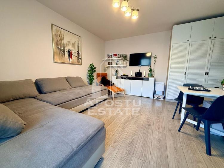 Apartament cu 2 camere semidecomandat, mobilat în Aradului