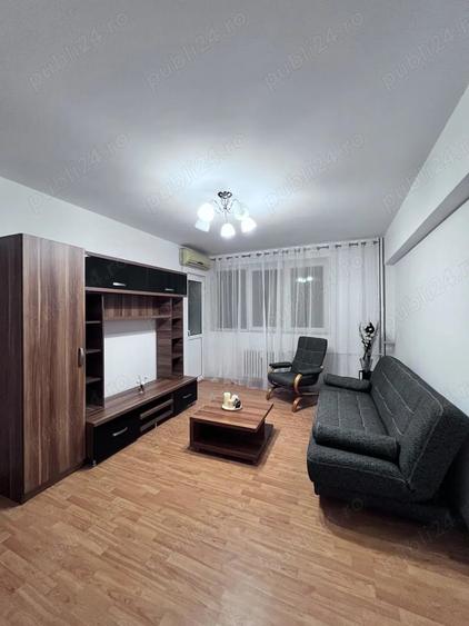 Apartament cu 3 camere semidecomandat în Crângași