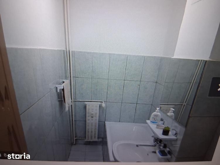 Garsonieră decomandată în Tei