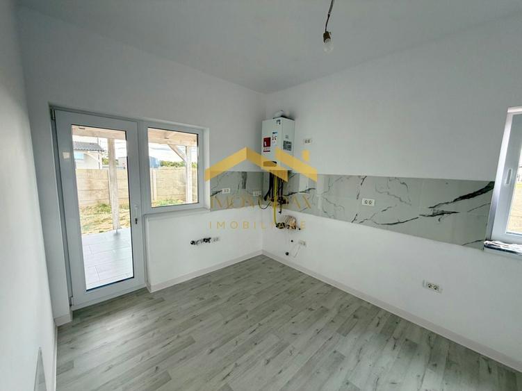 Duplex cu 3 camere cu Canalizare în Bucovăț (Remetea Mare)