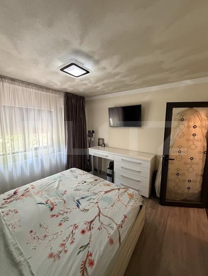 Apartament cu 3 camere decomandat, mobilat în