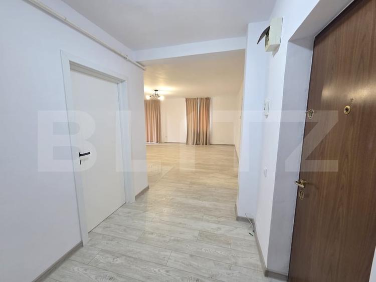 Apartament cu 3 camere decomandat, mobilat în Florești