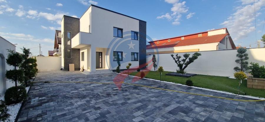 Casă individuală cu 4 camere cu Canalizare în Sud-Vest
