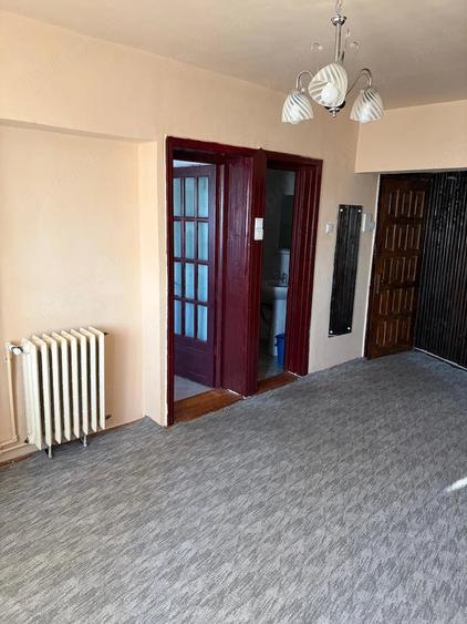 Apartament cu 2 camere semidecomandat în Intim