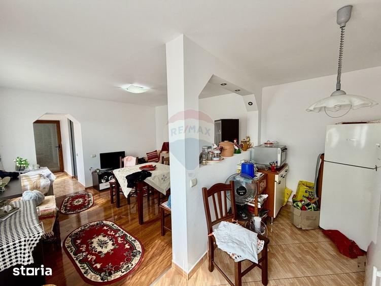 Casă cu 4 camere cu Teren 1300 Mp în Jariștea