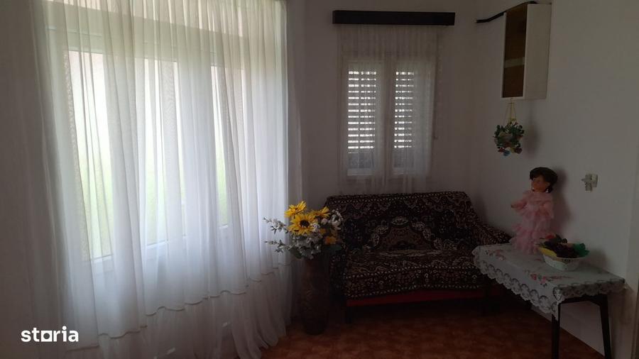 Casă cu 4 camere în Horia