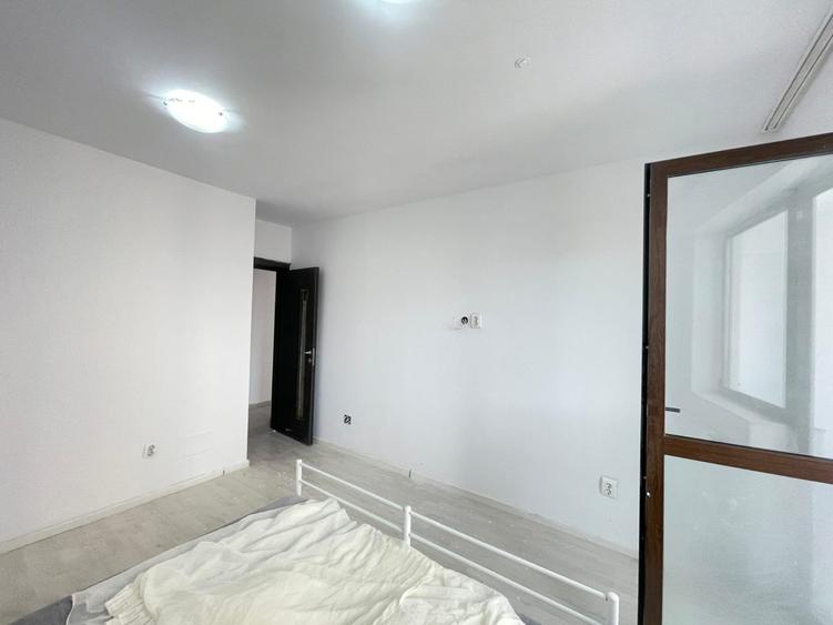Apartament cu 2 camere semidecomandat, mobilat în Valea Adâncă