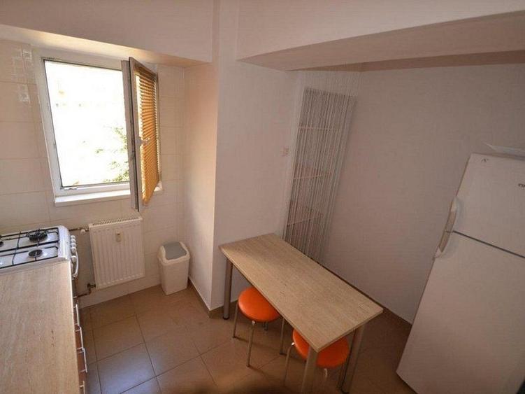 Apartament cu 2 camere decomandat, mobilat în Colentina