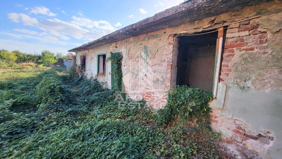 Casă individuală cu 5 camere cu Canalizare în Ghiroda