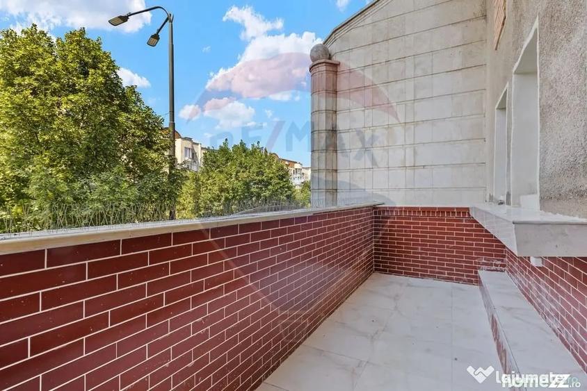 Apartament cu 3 camere decomandat în Băncilor
