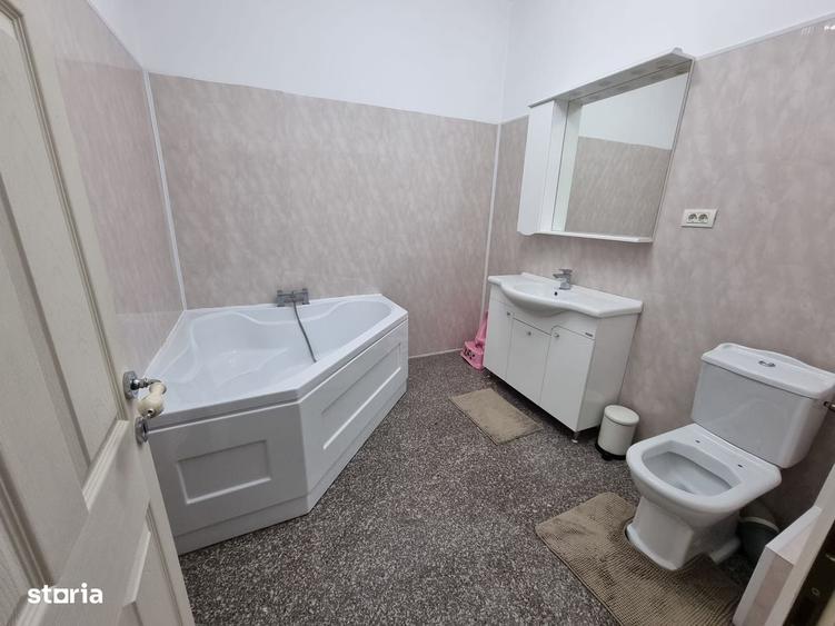 Casă cu 4 camere cu Teren 50 Mp în Obor