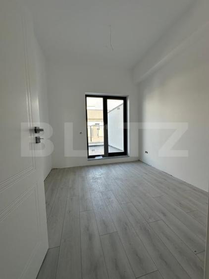 Penthouse cu 2 camere decomandat în Independenței