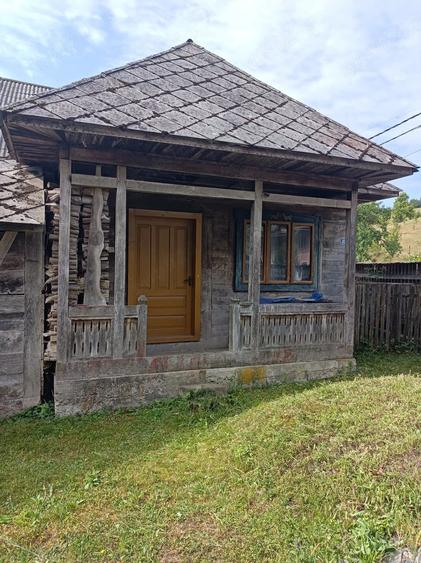 Casă cu Teren 35000 Mp în Strâmtura
