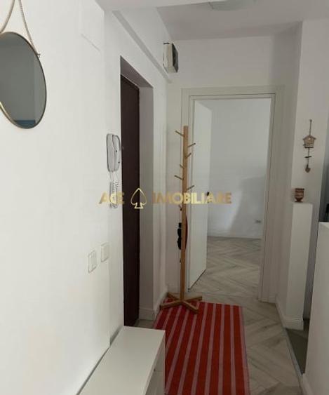 Apartament cu 3 camere decomandat, mobilat în Victoriei