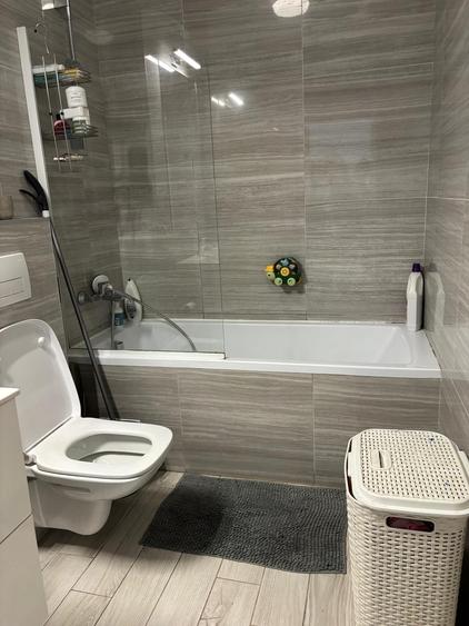 Apartament cu 3 camere semidecomandat, mobilat în Chinteni