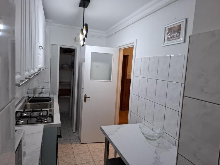 Apartament cu 3 camere decomandat în Șcheia